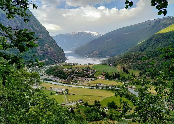 Vandrarhem & Flåm