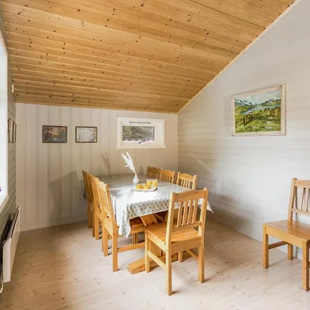 & * Flåm