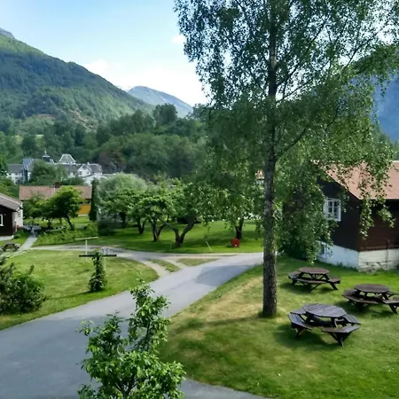& * Flåm